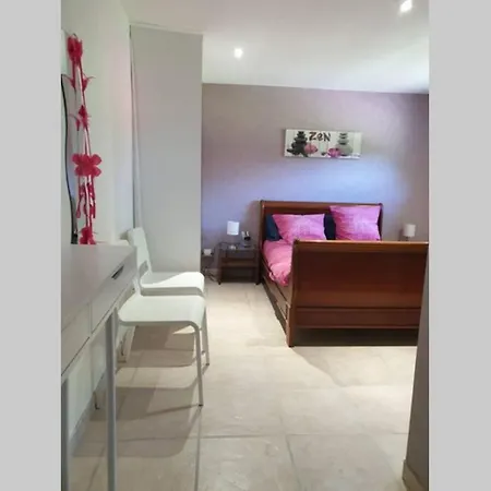 Lejlighed Agreable Logement Pour 4 Pers A Deux Pas De Verdun